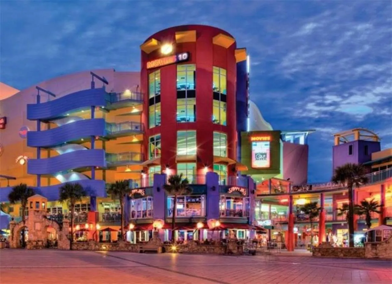 Walk 2 Beach & Ocean Center 60' Driveway Daytona Beach 0*,  USA